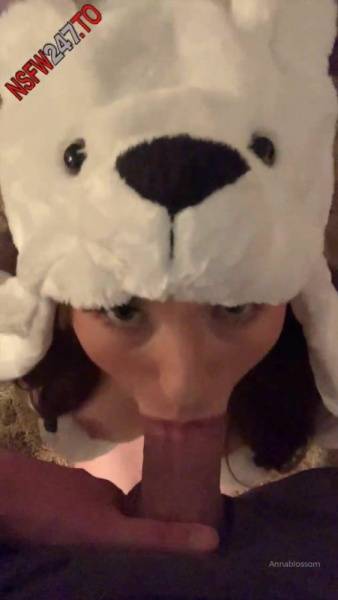 Anna Blossom - sucking dick dressed as cute polar bear on justmyfans.pics