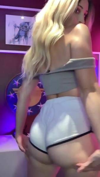 Holly Wolf Gamer Booty Shake Porn Video  on justmyfans.pics