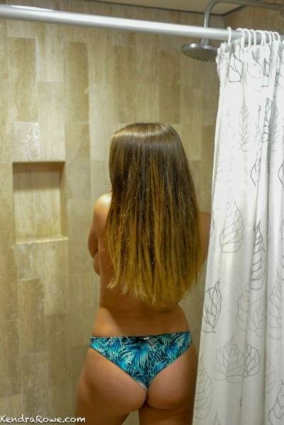 Kendra Rowe (cassiebbyxo, kendraarowe) Nude OnlyFans Leaks (5 Photos) on justmyfans.pics