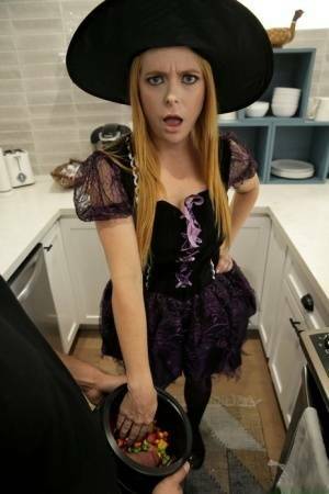 Penny Pax & Haley Reed seduce their man friend while decked out for Halloween on justmyfans.pics