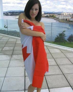 Teen amateur Kate wraps her naked body up in a Canadian flag on justmyfans.pics