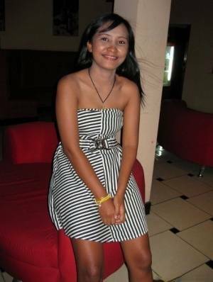 Thai cutie Pla offers up her bald pussy to a visiting sex tourist - Thailand on justmyfans.pics