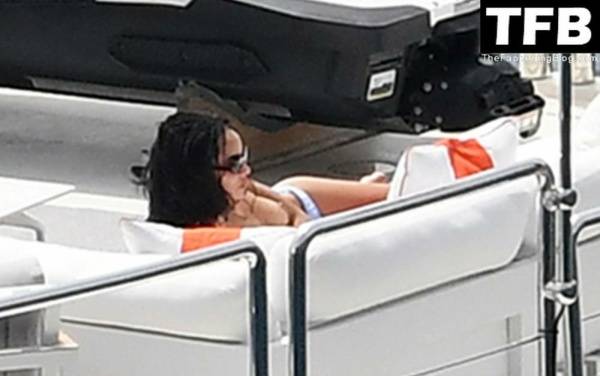 Zoe Kravitz Goes Topless While Enjoying a Summer Holiday on a Luxury Yacht in Positano on justmyfans.pics
