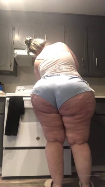 Jexkaawolves cooking some breakfast and dancing to some music xxx onlyfans porn videos on justmyfans.pics