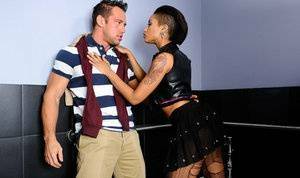 Skin Diamond has been eyeing the really uptight guy at the bar So when the on justmyfans.pics