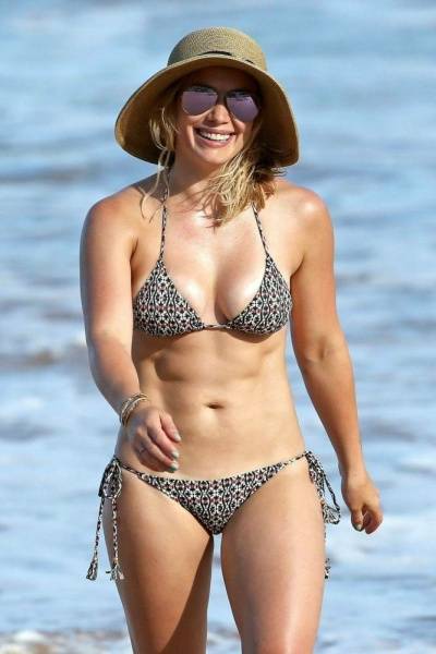 Hilary Duff Paparazzi Bikini Beach Set Leaked - Usa on justmyfans.pics