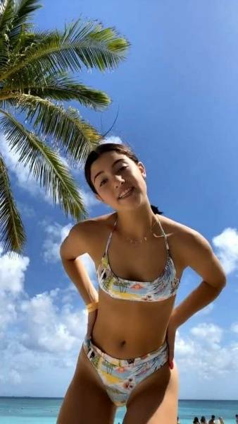 Charli D 19Amelio Sexy Beach Bikini Dance Video  - Usa on justmyfans.pics