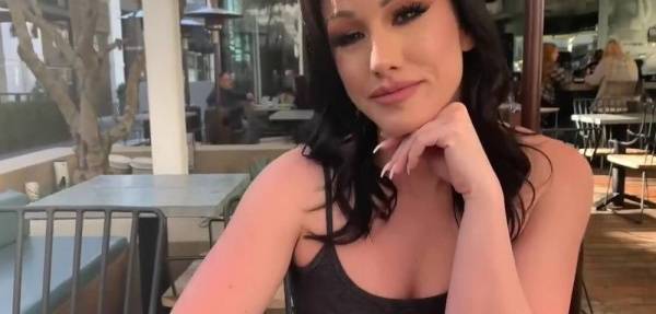 A Day with Jennifer White with Cumshot on justmyfans.pics