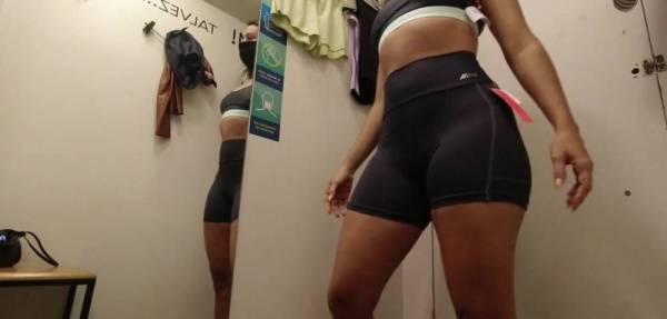 Blowjob in the mall fitting room - Britain on justmyfans.pics