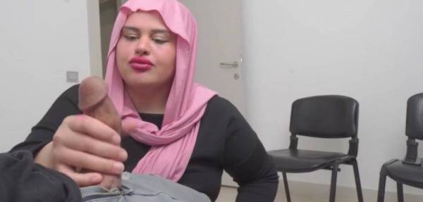 Married Hijab Woman caught me jerking off in Public waiting room. on justmyfans.pics
