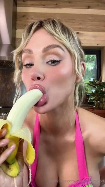 Sara Jean Underwood Banana Blowjob OnlyFans Video Leaked on justmyfans.pics
