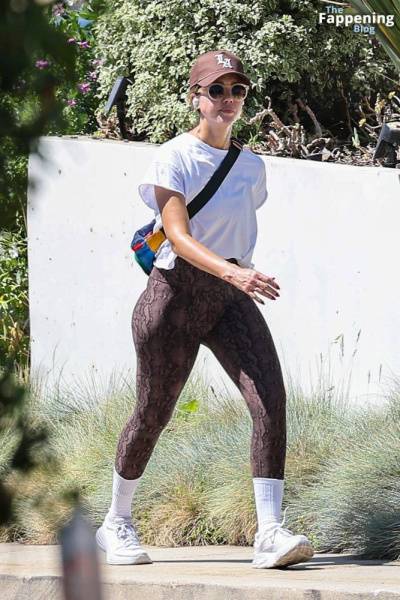 Jessica Alba Shows Off Her Sexy Butt Wearing Leggings in Beverly Hills (23 Photos) on justmyfans.pics
