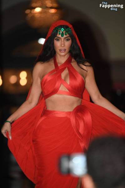 Kim Kardashian Stuns in a Red Dress in Mumbai (33 Photos) - India on justmyfans.pics