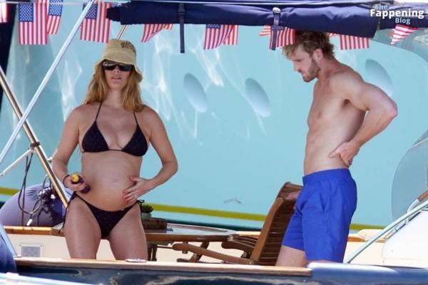 Nina Agdal & Logan Paul Celebrate July the 4th Independence Day in Capri (45 Photos) - Usa - Italy on justmyfans.pics